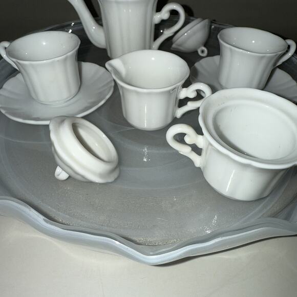 Vtg Dollhouse Miniature White Tea Set 10 Pcs Porcelain Kosta Boda Art Glass Dish - Picture 5 of 16